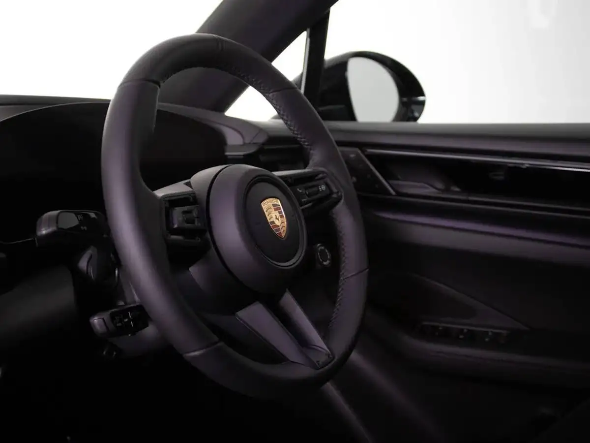 2025-porsche-macan-e-electric-big-28