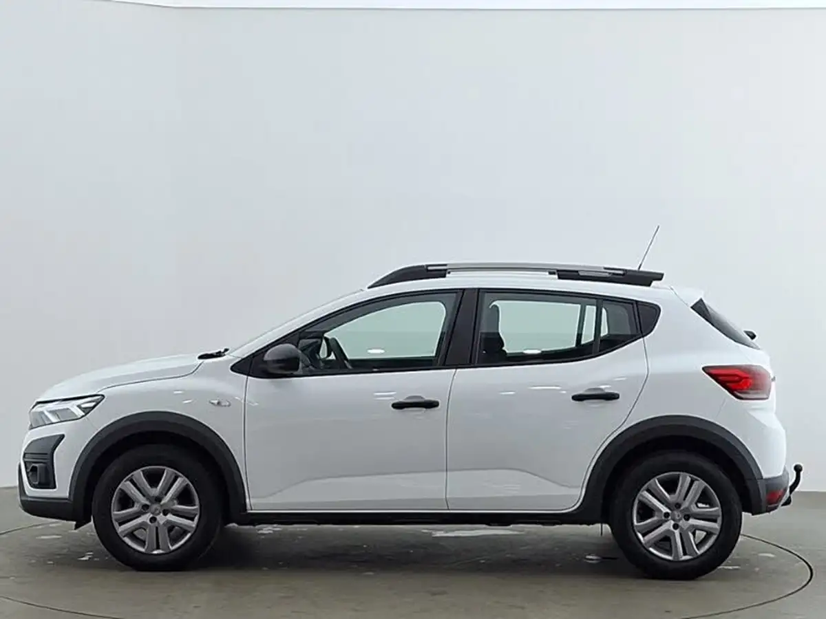 2022-dacia-sandero-stepway-10-tce-essential-90bhp-big-3