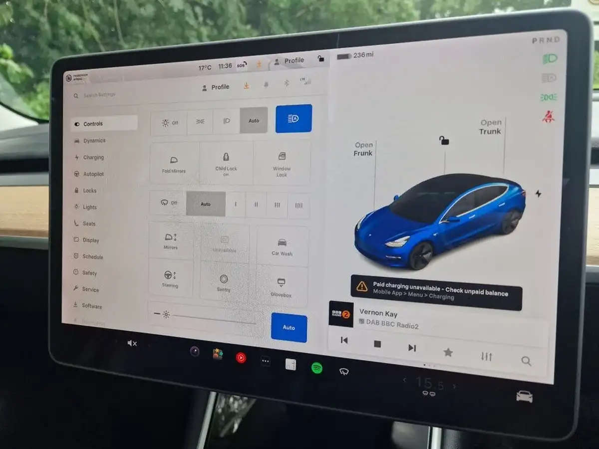 2020-tesla-model-3-e-long-range-big-34