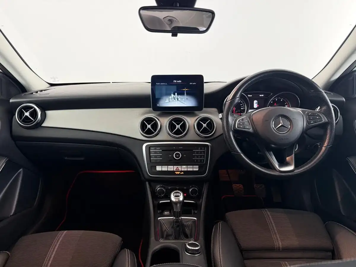 2018-mercedes-benz-gla-class-16-gla-180-urban-edition-big-18