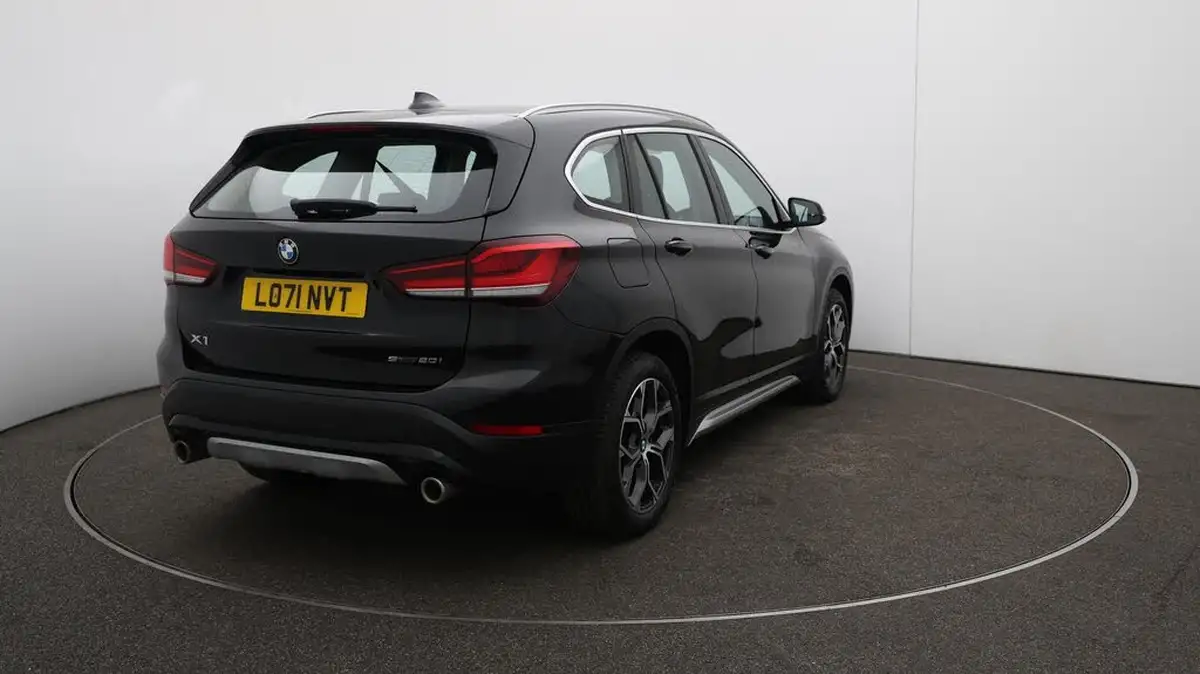 2021-bmw-x1-20-sdrive20i-xline-big-54