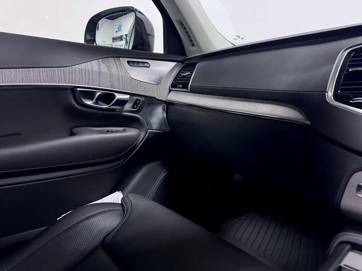 2024-volvo-xc90-20-t8-ultra-dark-big-31