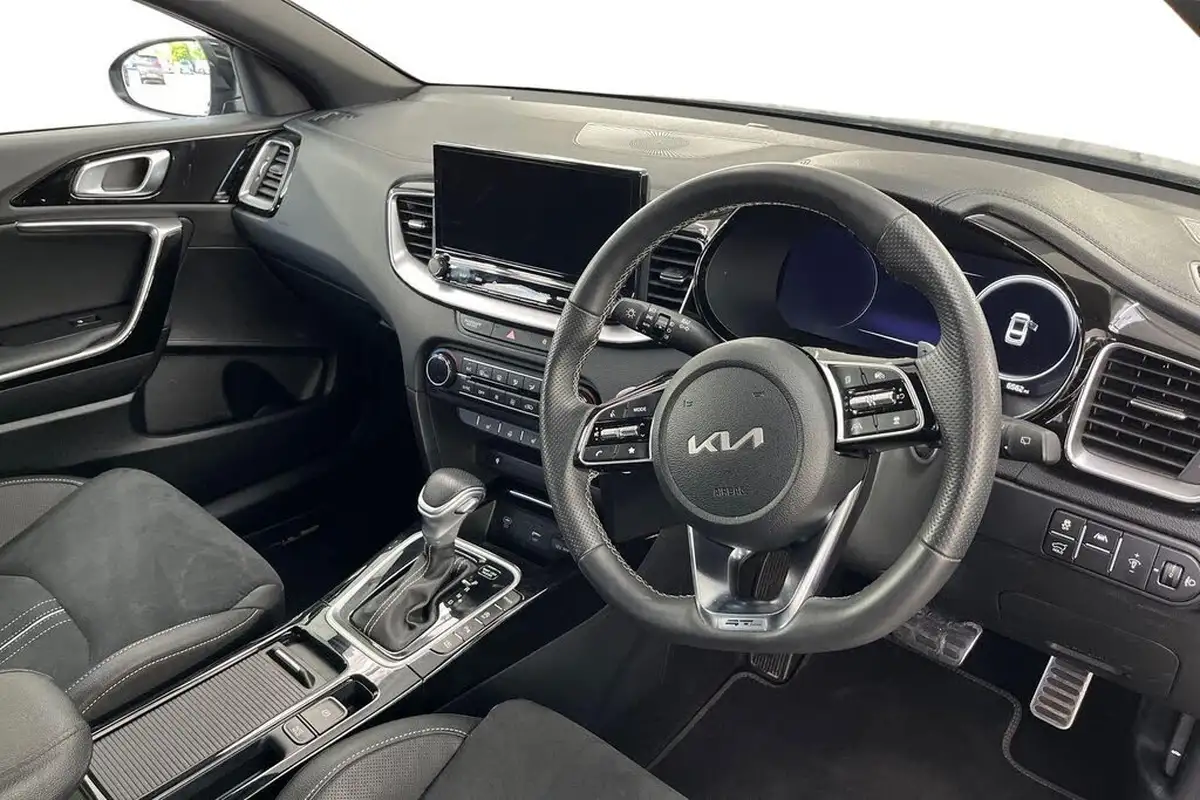 2025-kia-pro-ceed-15-t-gdi-gt-line-s-big-9