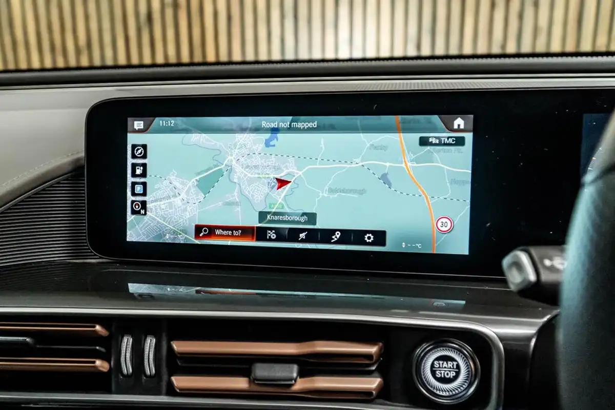 2021-mercedes-benz-eqc-e-eqc-400-amg-line-big-24