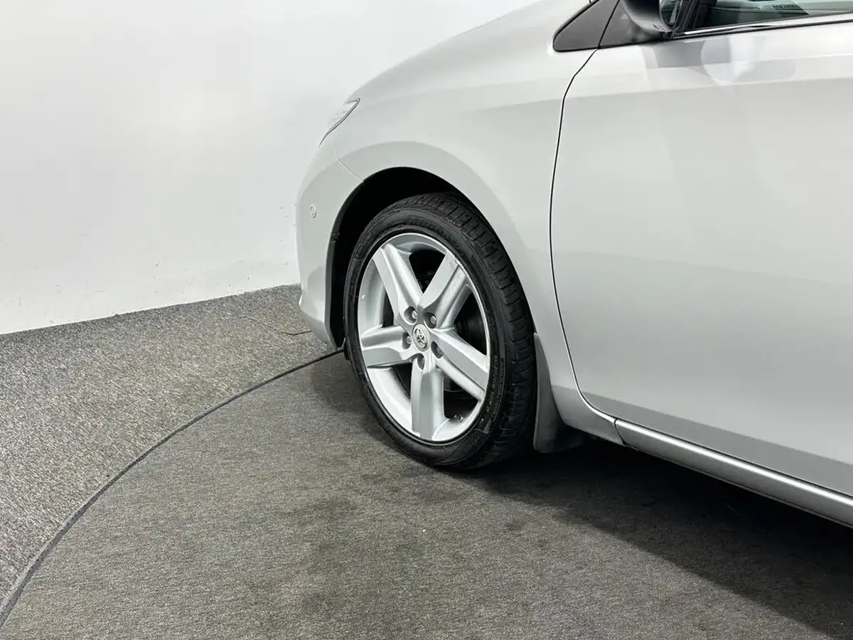 2014-toyota-auris-16-excel-hatchback-big-48
