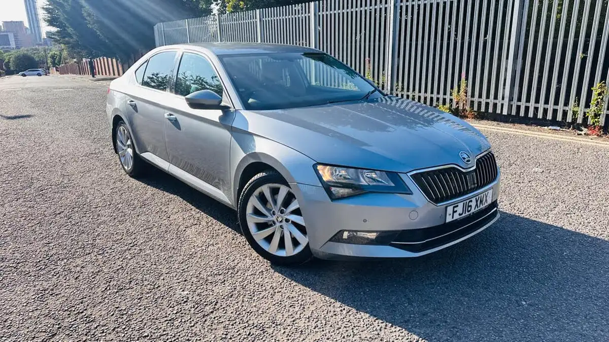 2016-skoda-superb-20tdi-se-business-hatchback-dsg-big-4