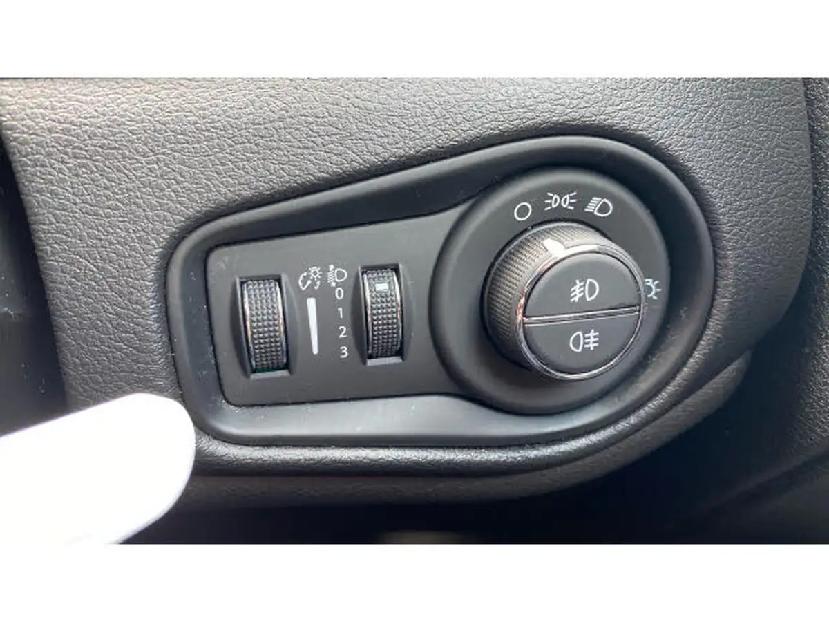 2020-jeep-renegade-10-gse-night-eagle-ii-big-21
