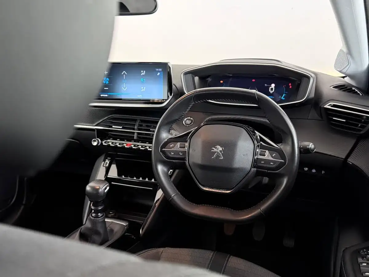 2020-peugeot-208-12-puretech-allure-100bhp-big-18