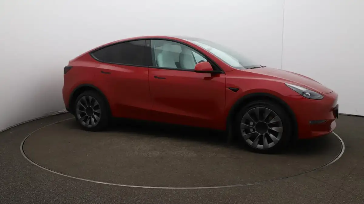 2022-tesla-model-y-e-long-range-big-31