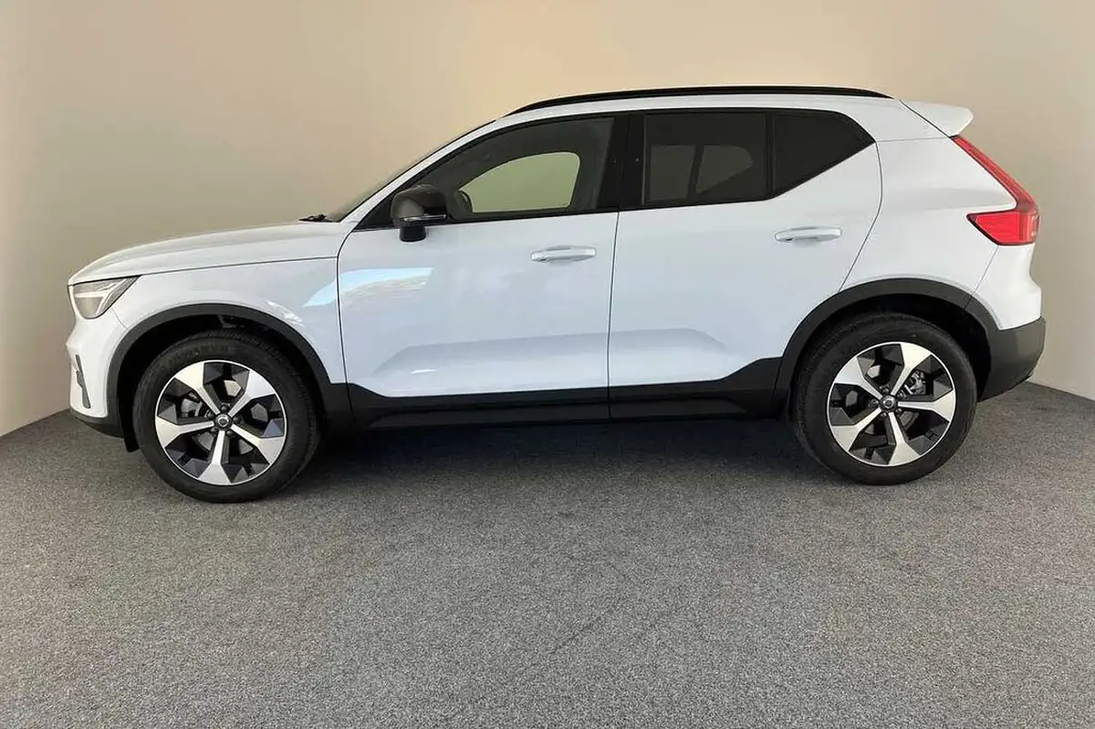 2024-volvo-xc40-big-23