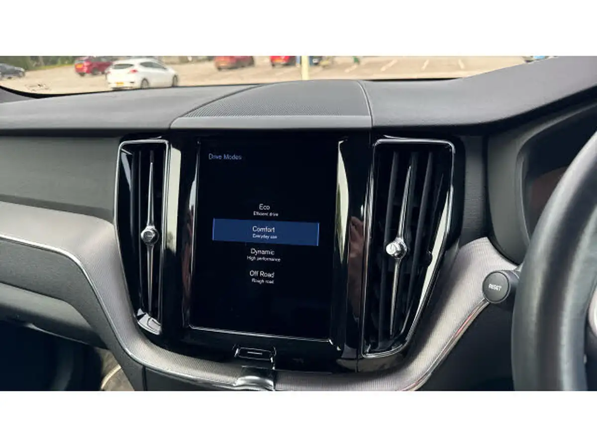 2021-volvo-xc60-20td-b4-r-design-big-28