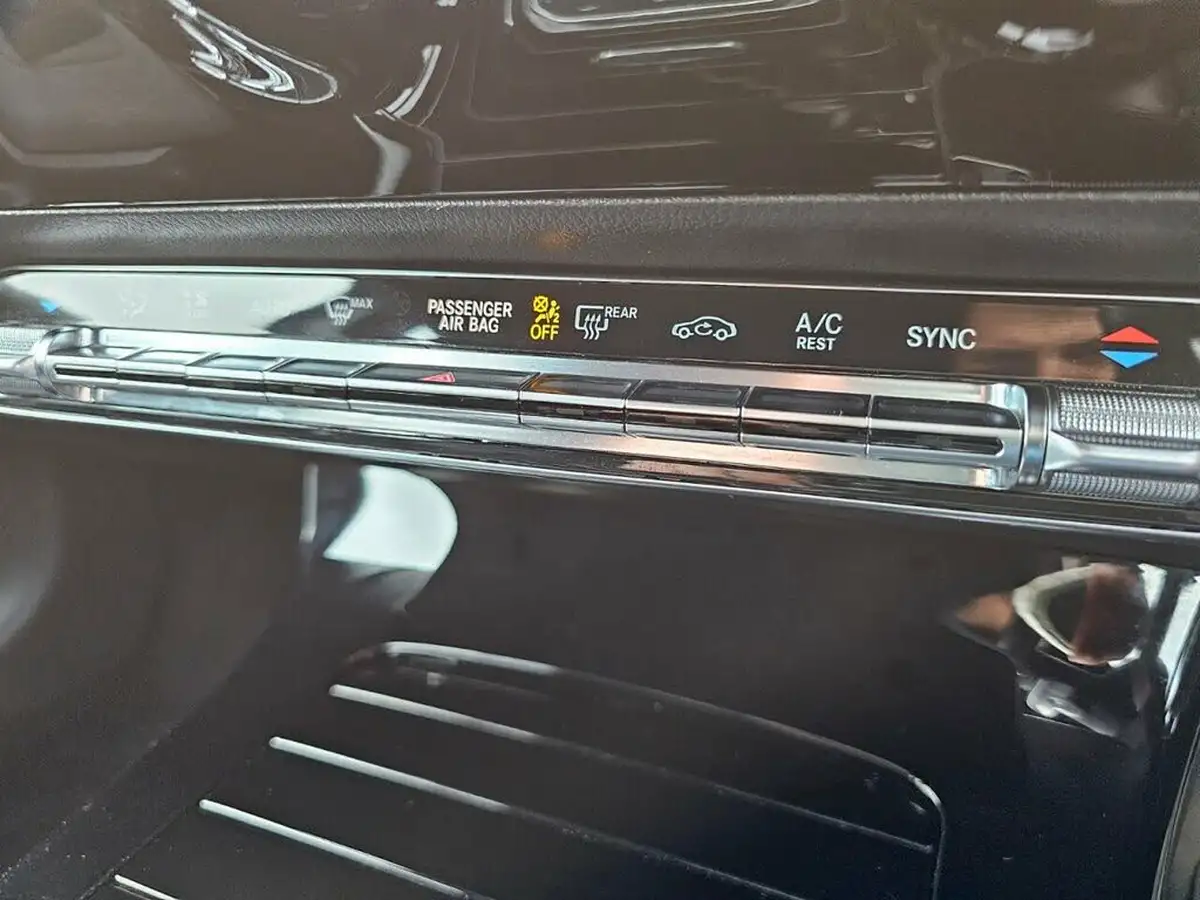 2019-mercedes-benz-a-class-13-a180-amg-line-executive-hatchback-5d-7g-dct-big-24