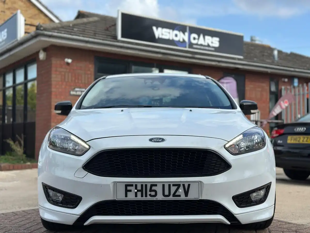 2015-ford-focus-15tdci-titanium-hatchback-big-5
