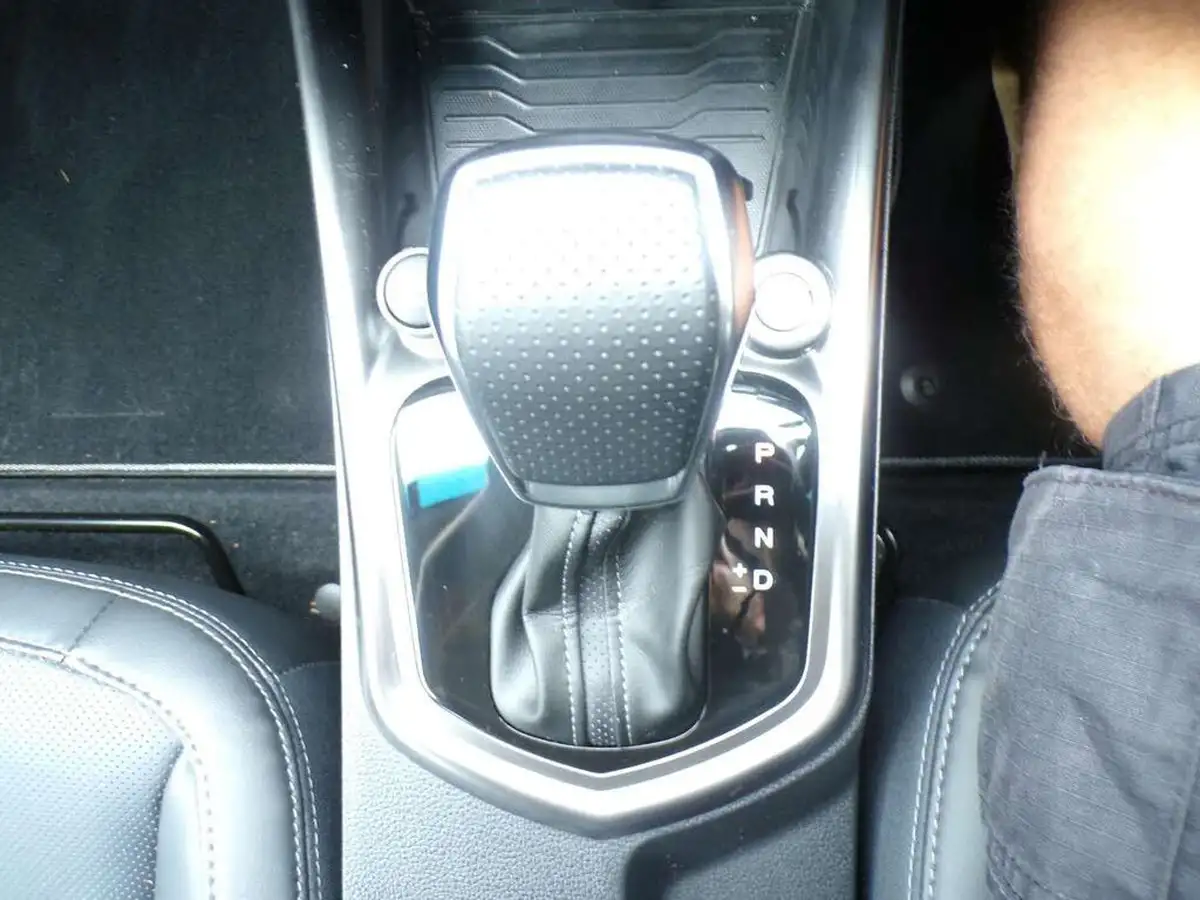 2024-kgm-ssangyong-tivoli-15-k40-auto-big-9