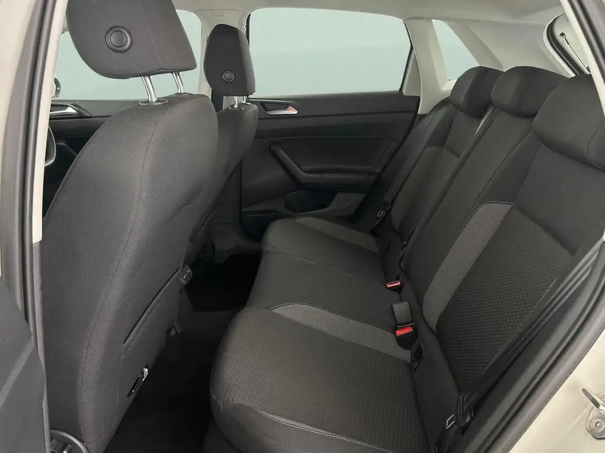 2023-volkswagen-polo-10-life-big-21