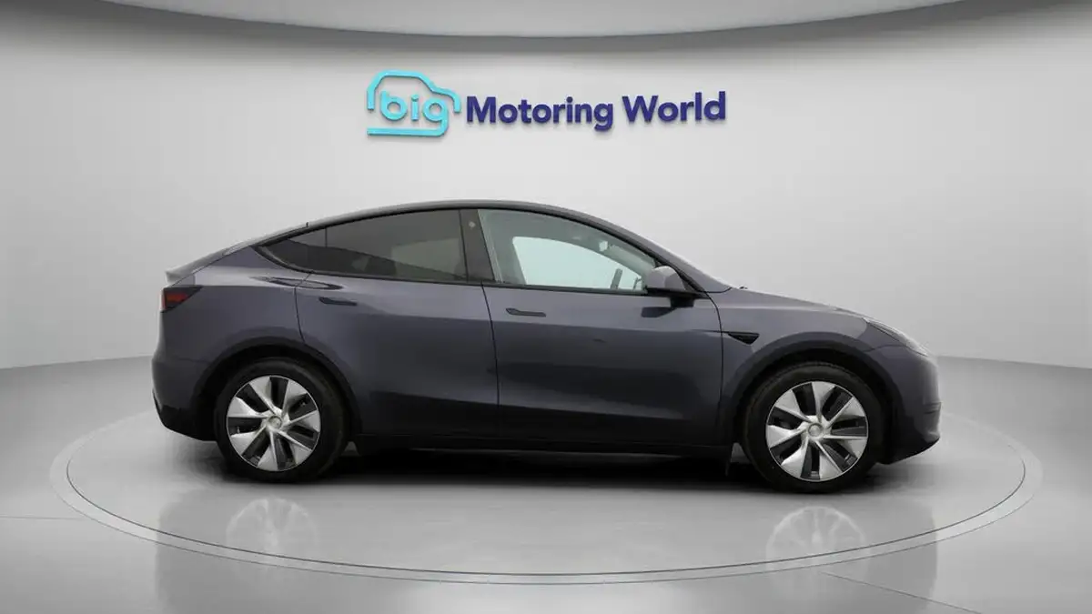2022-tesla-model-y-e-rwd-big-8