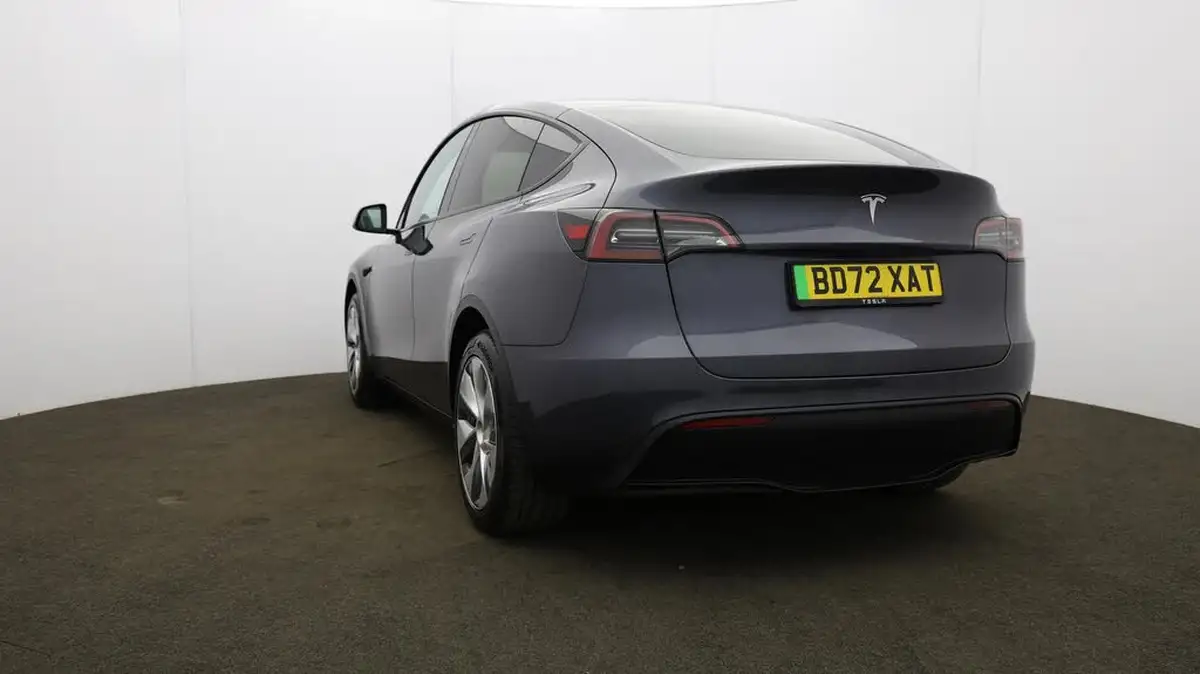 2022-tesla-model-y-e-rwd-big-32