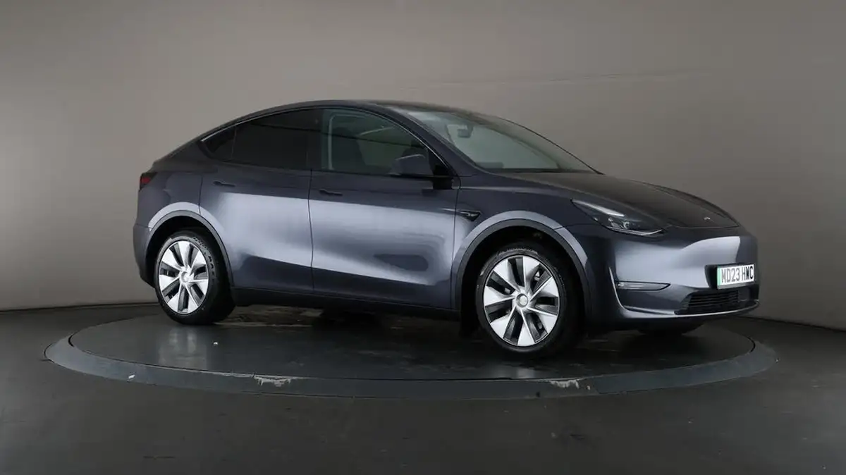 2023-tesla-model-y-e-long-range-big-56
