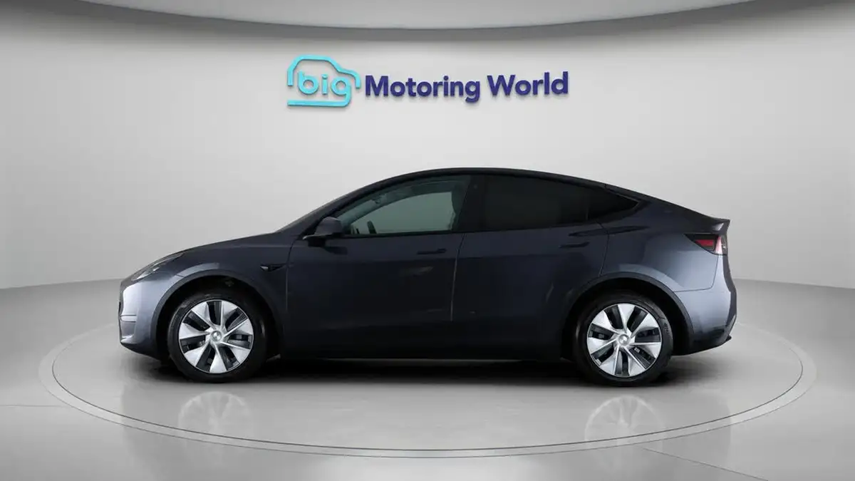 2023-tesla-model-y-e-long-range-big-4