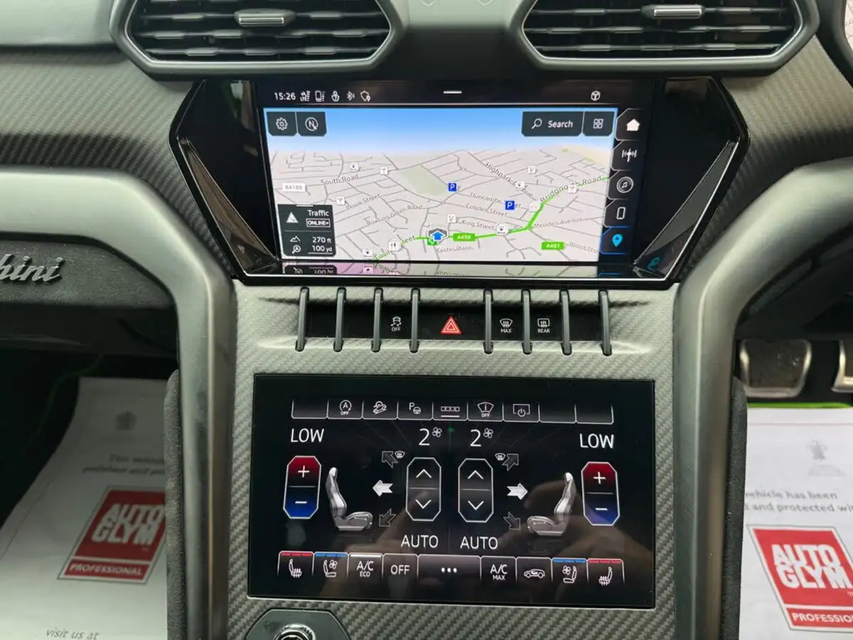2023-lamborghini-urus-40-no-trim-big-10