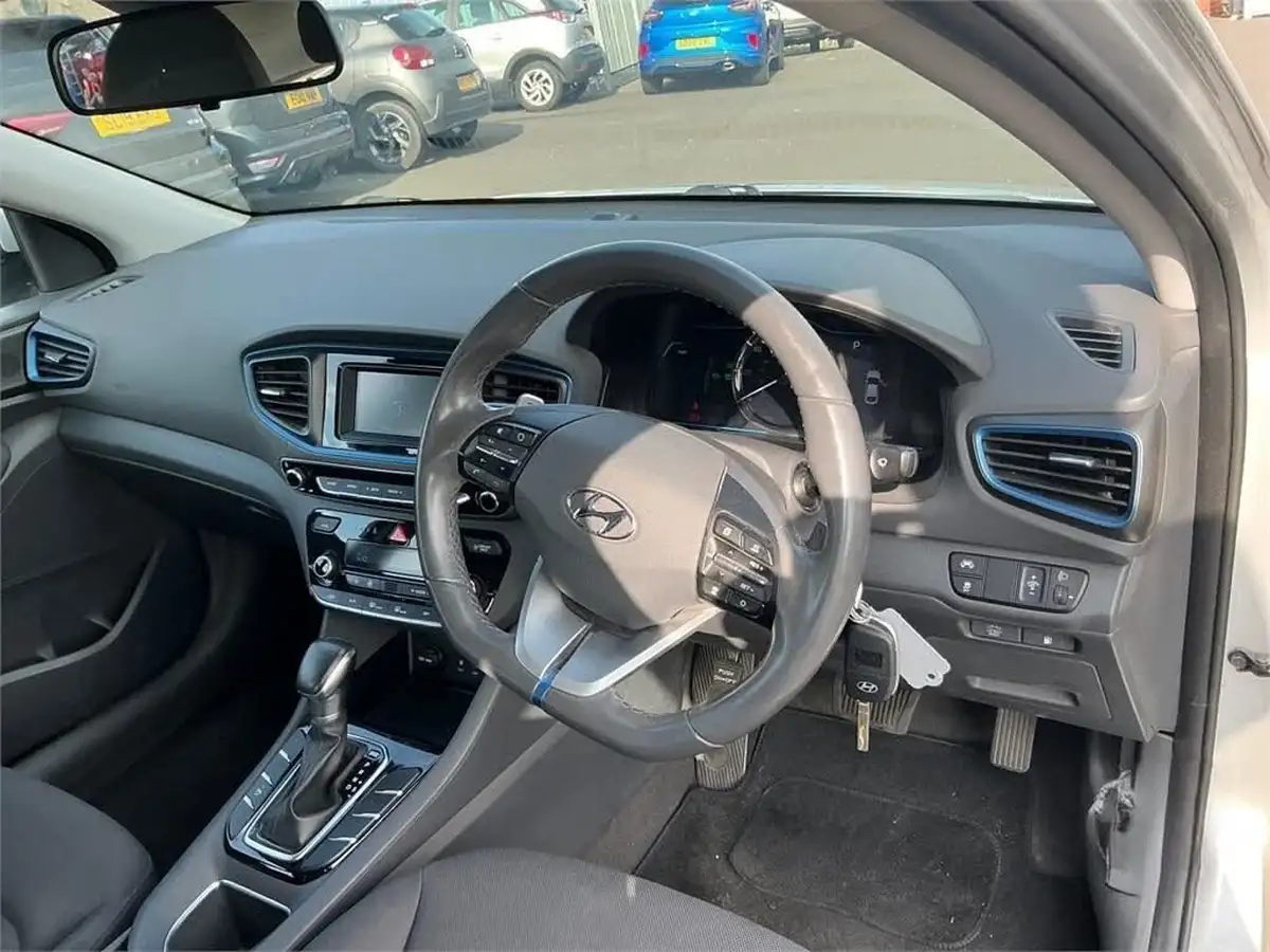 2018-hyundai-ioniq-16-gdi-se-hybrid-big-3