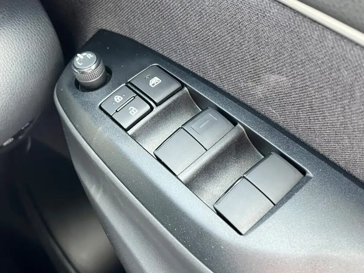 2024-toyota-yaris-cross-15-vvt-i-icon-big-58