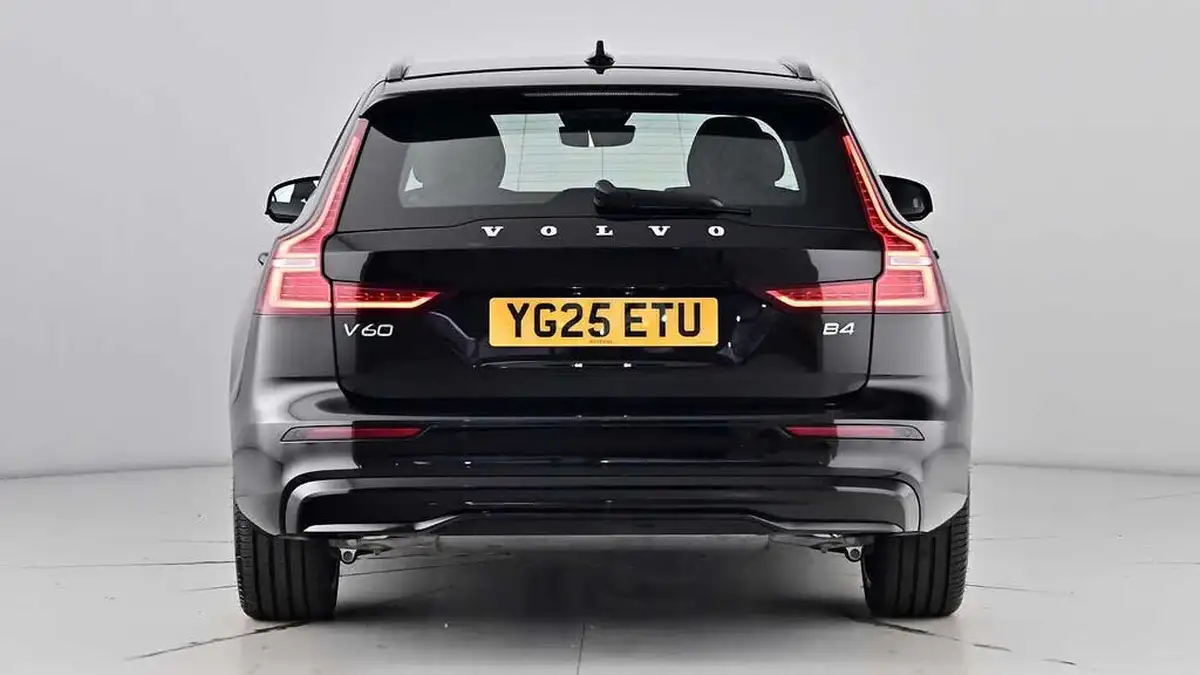 2025-volvo-v60-20-b4-plus-station-wagon-big-4