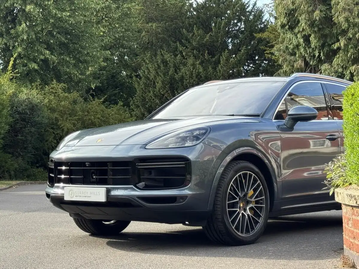 2018-porsche-cayenne-40-v8-turbo-big-32