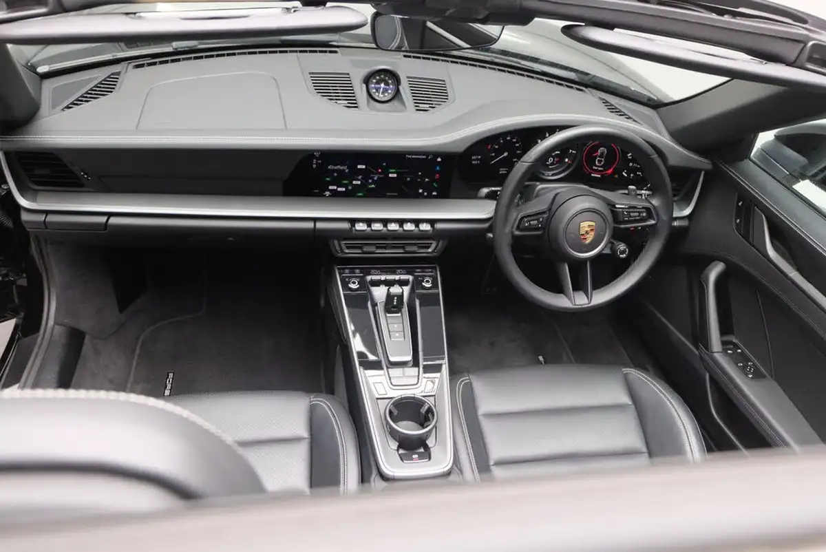 2023-porsche-911-30-targa-4s-pdk-big-15