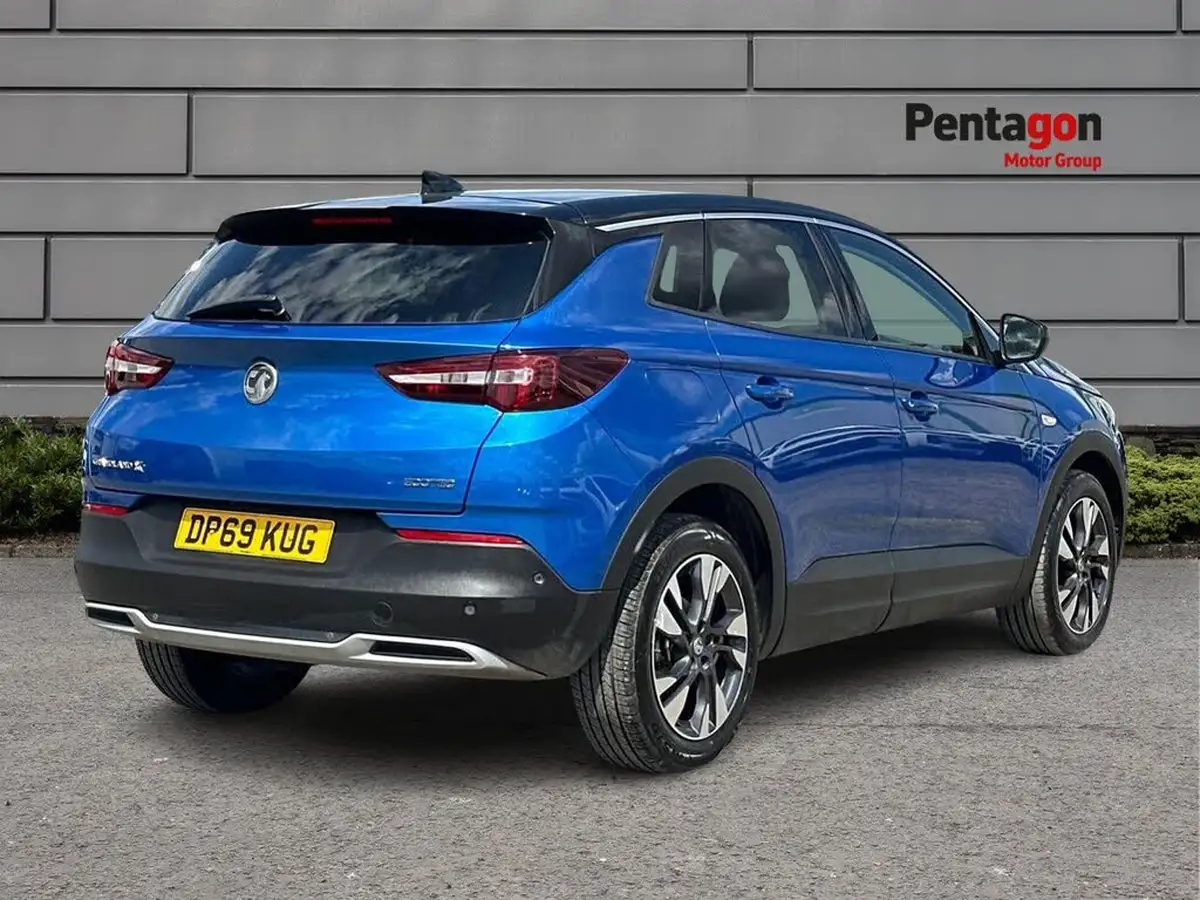2020-vauxhall-grandland-x-12-sri-nav-big-3