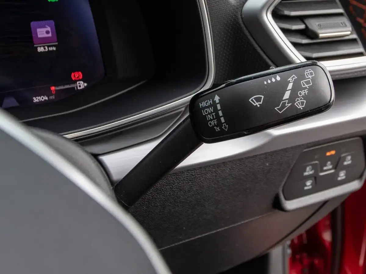 2020-seat-leon-14-e-hybrid-fr-hatchback-big-17