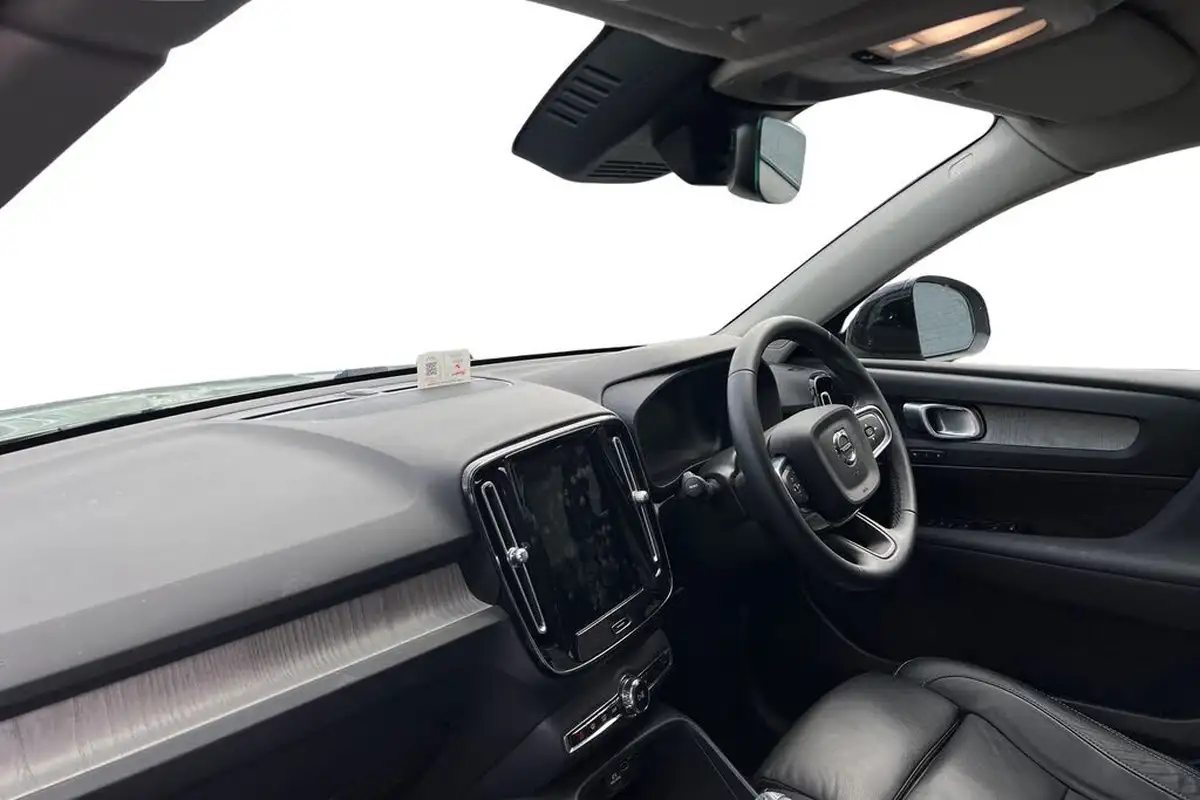 2022-volvo-xc40-20-b3-plus-big-1