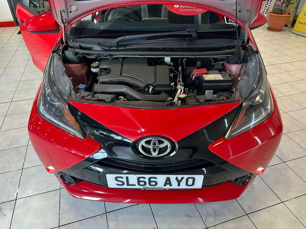 2016-toyota-aygo-10-vvt-i-x-play-68bhp-5d-big-16