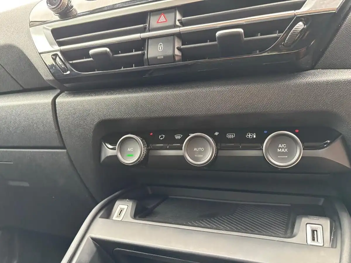 2022-citroen-c4-12-puretech-shine-130ps-big-22