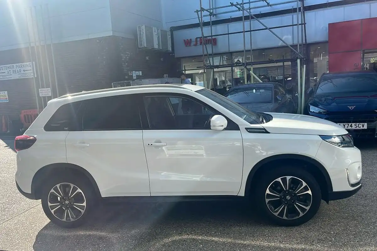 2023-suzuki-vitara-15-sz5-big-5