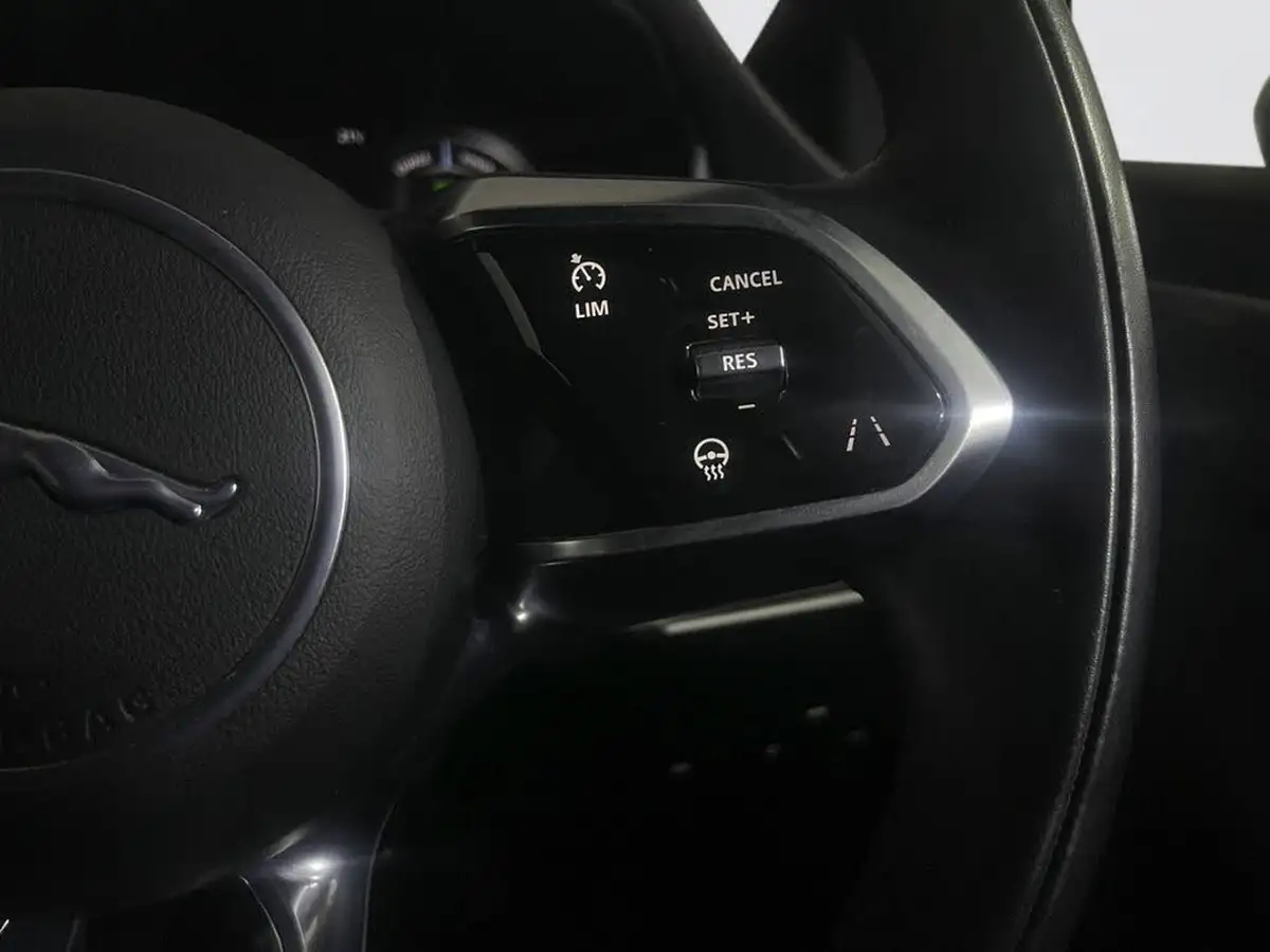 2021-jaguar-i-pace-ev400-se-big-19