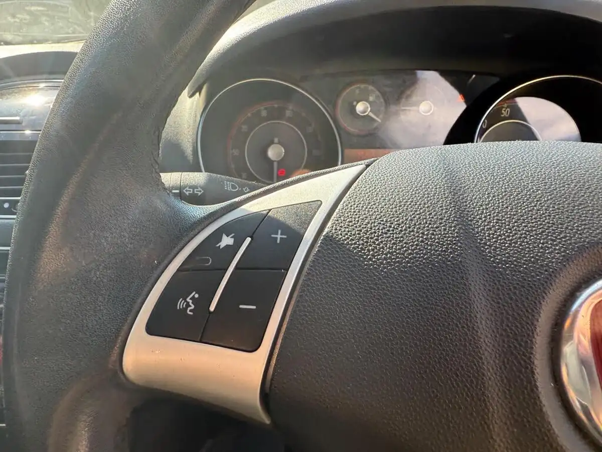 2014-fiat-punto-12-easy-3d-big-11