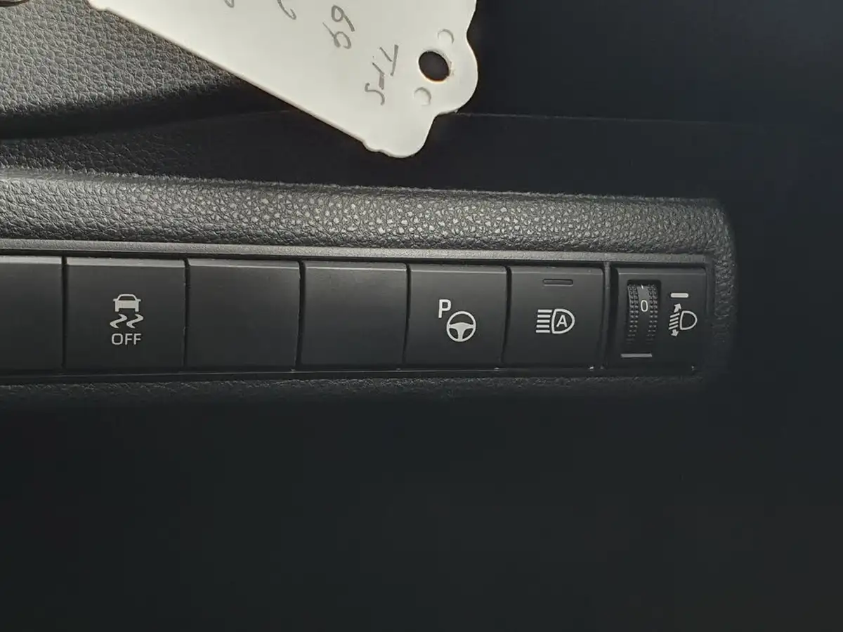 2019-toyota-corolla-12-vvt-i-design-spare-wheel-hatchback-big-24
