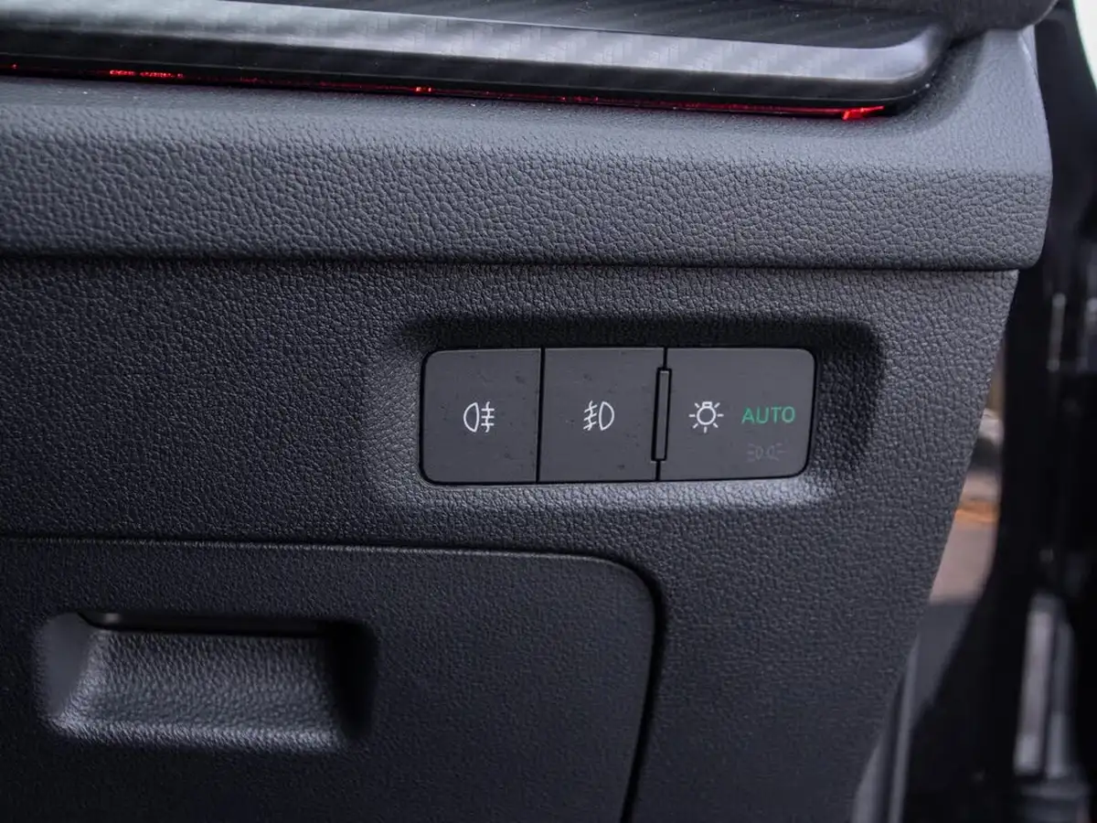 2023-skoda-octavia-20-tsi-vrs-hatchback-dsg-big-16