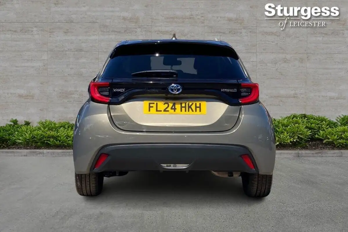 2024-toyota-yaris-15-vvt-i-design-big-5