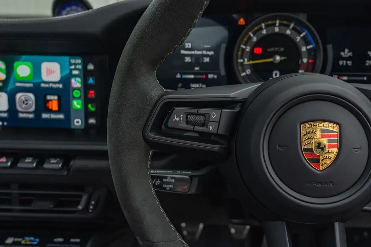 2021-porsche-911-40-gt3-rwd-big-45