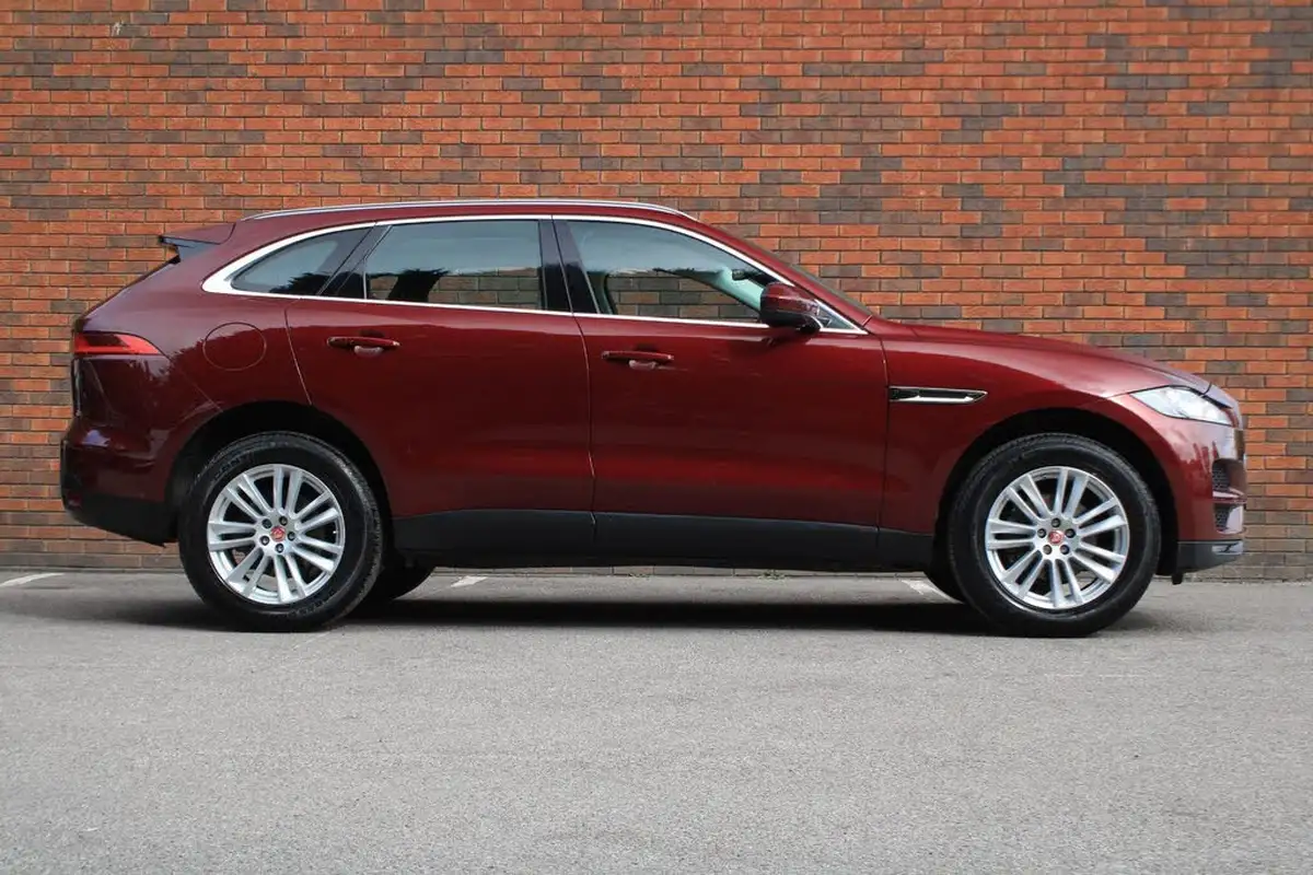 2016-jaguar-f-pace-20-i4d-portfolio-awd-auto-big-1