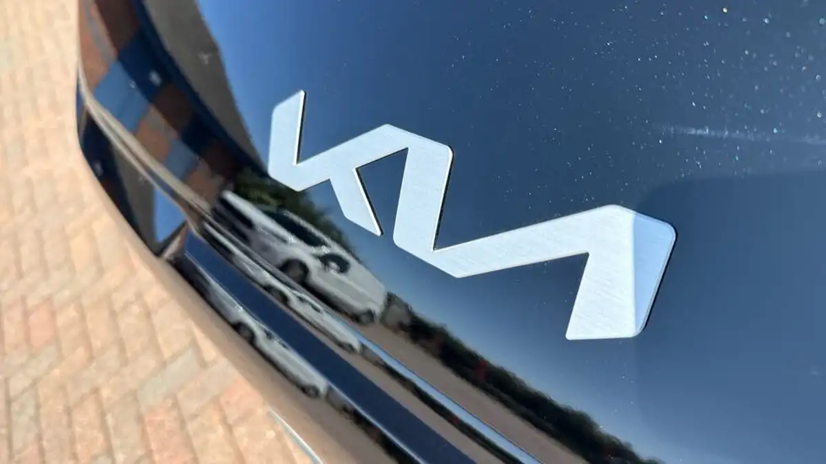 2025-kia-ev3-e-gt-line-s-big-16