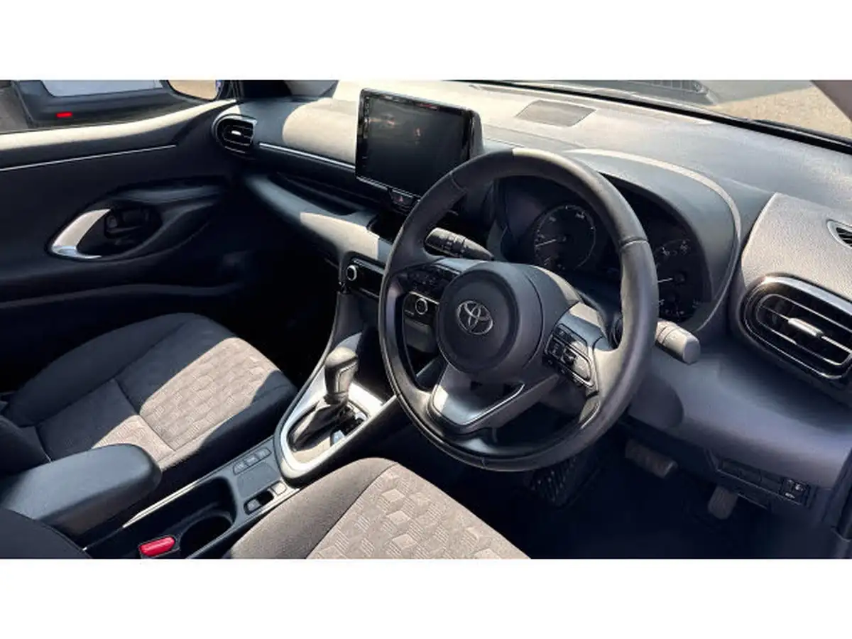 2025-toyota-yaris-15-vvt-i-icon-big-10