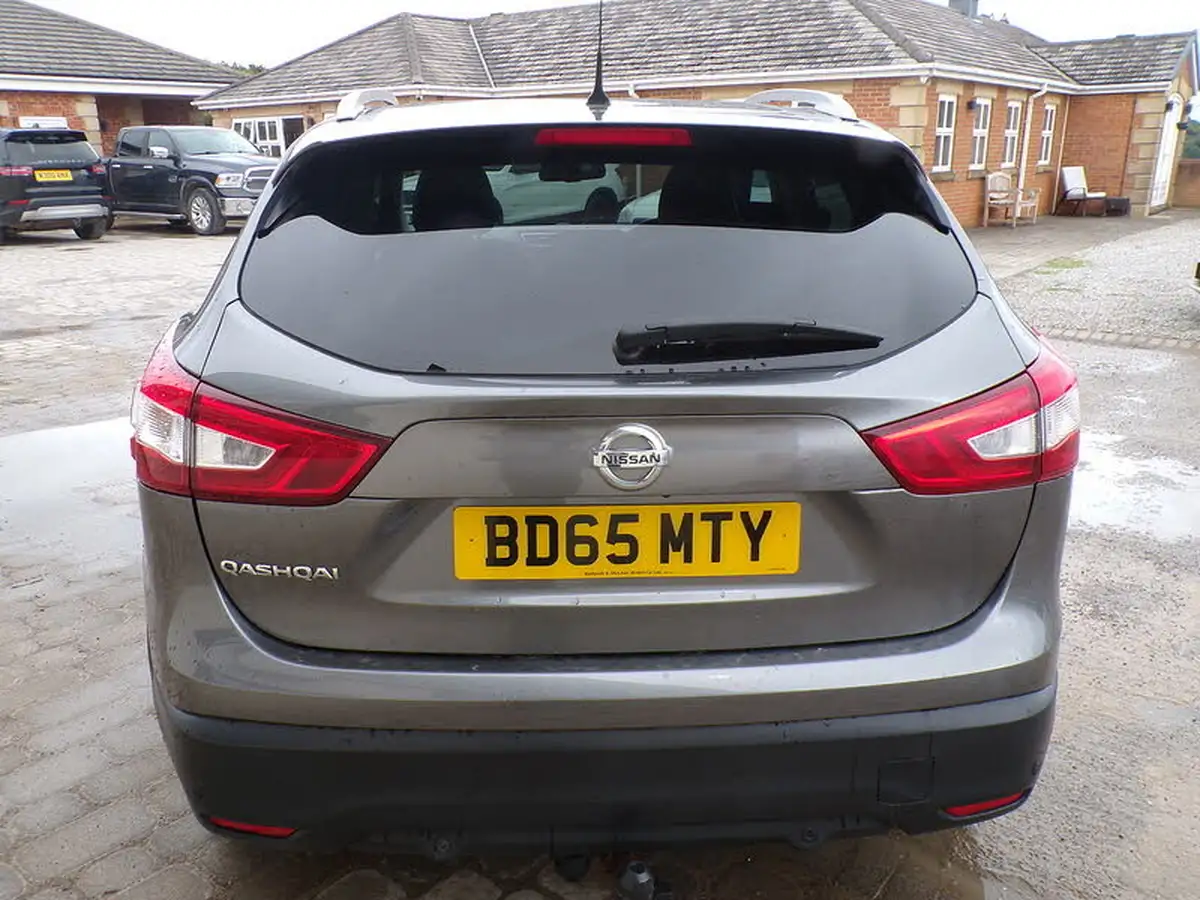 2015-nissan-qashqai-16dci-tekna-big-6