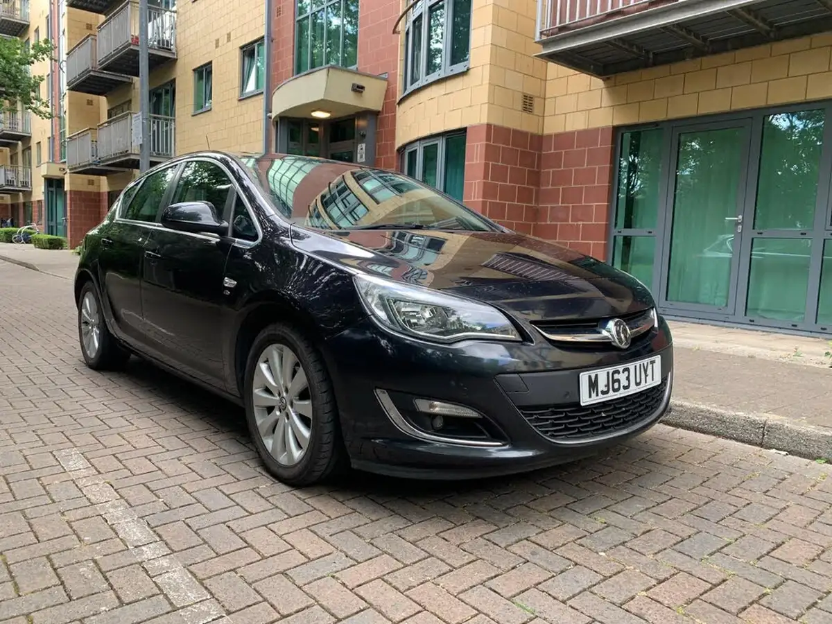 2013-vauxhall-astra-16-elite-vvt-115ps-hatchback-big-12