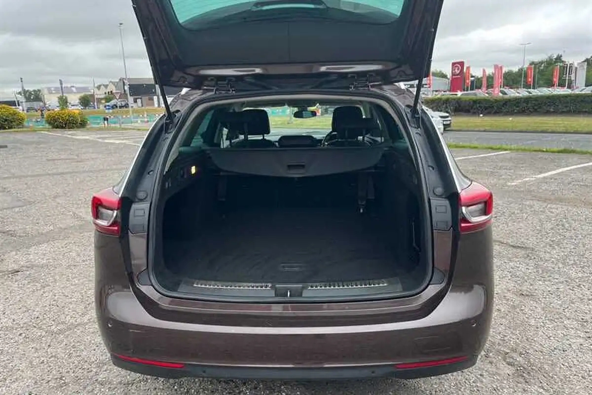 2017-vauxhall-insignia-sports-tourer-20td-elite-nav-ss-big-24