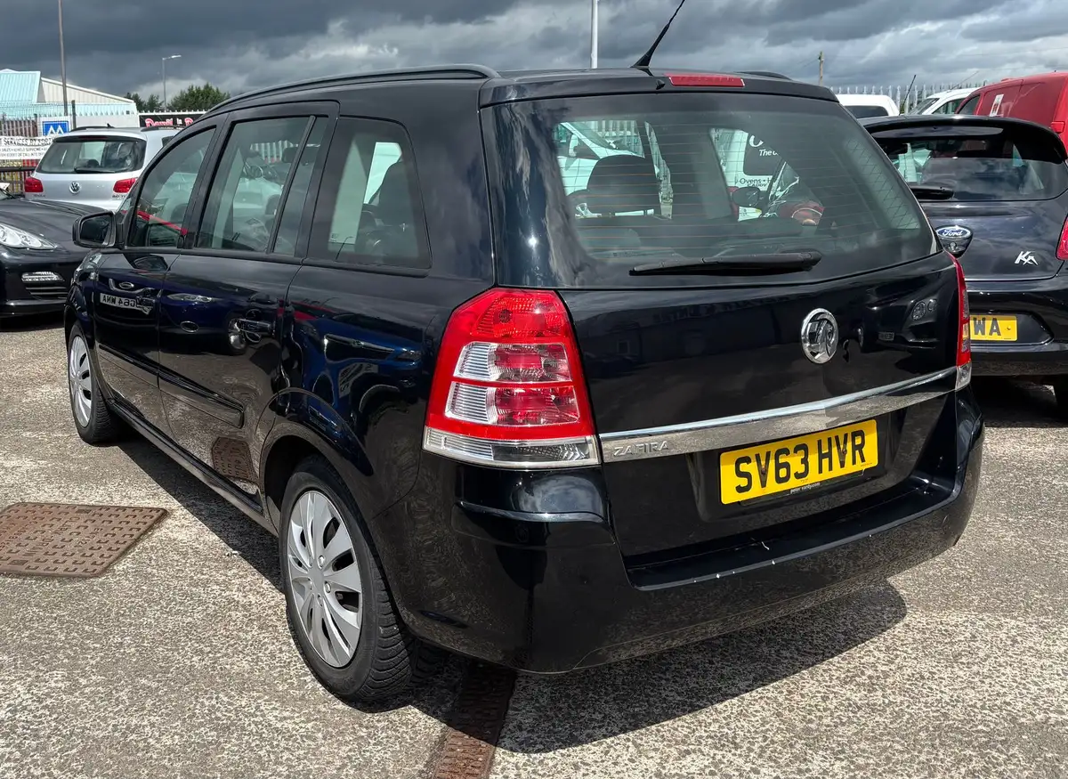 2013-vauxhall-zafira-16-exclusiv-big-3