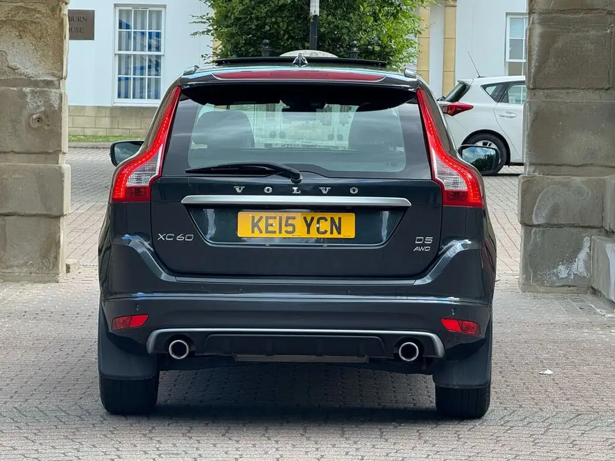 2015-volvo-xc60-24td-d5-r-design-lux-220bhp-ss-geartronic-big-32