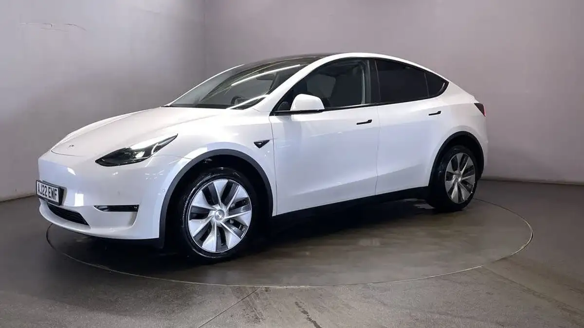 2022-tesla-model-y-e-long-range-big-3